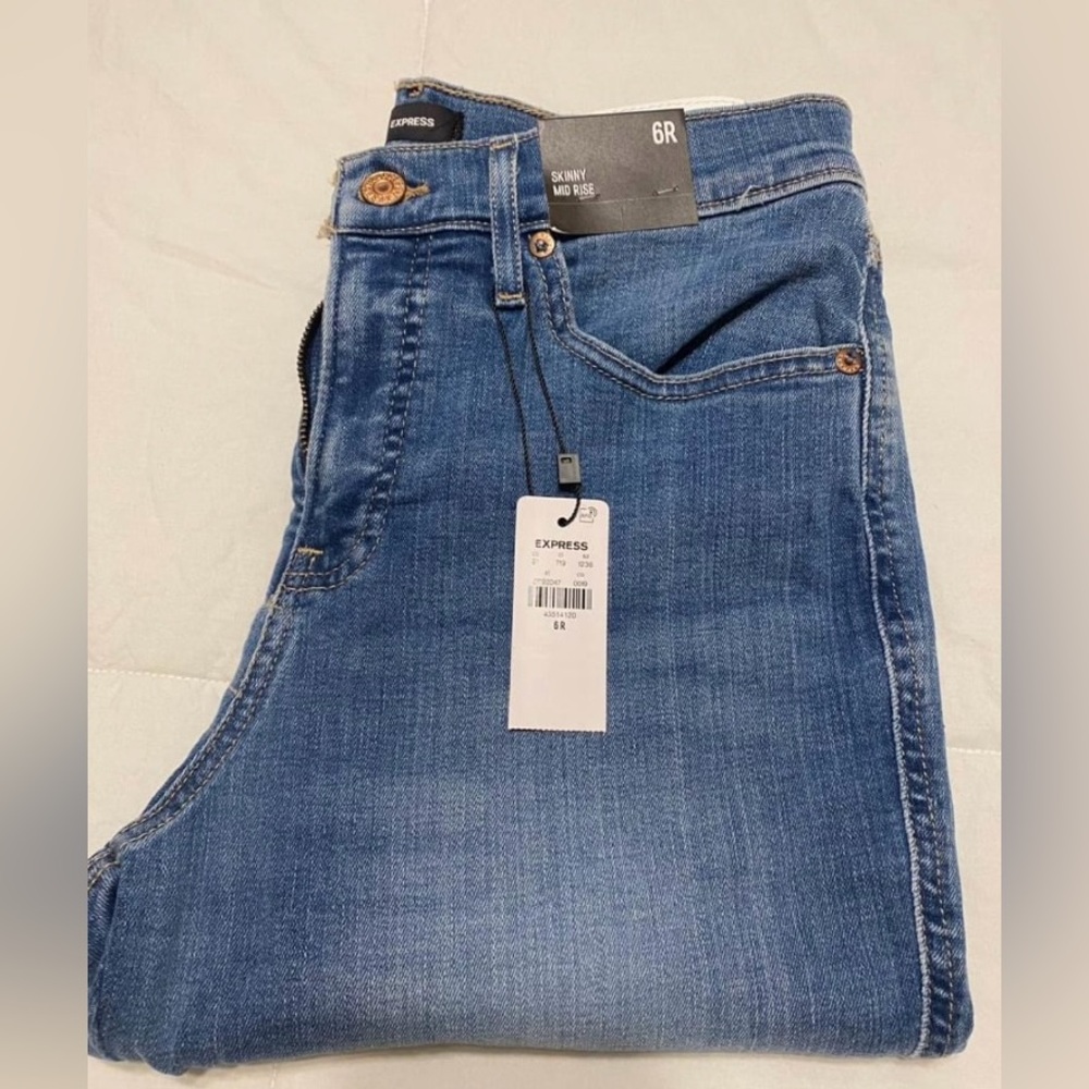 NWT Skinny Mid Rise jeans on a size 6R